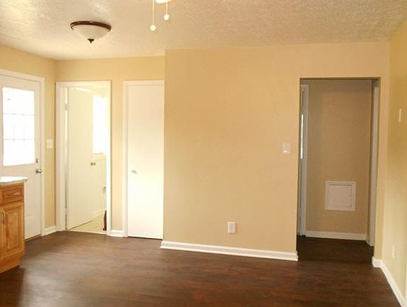 4th image of 3204 Klages Blvd