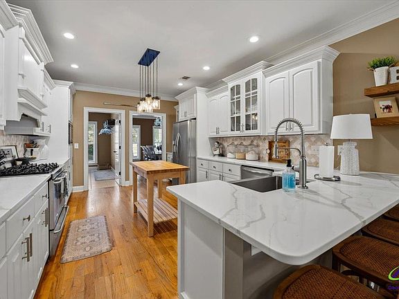 5th image of 117 Lake Point Dr