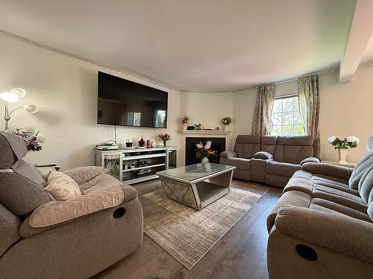 120 Village Dr — Photo 16