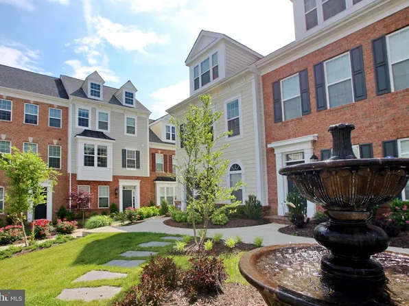 49 Derby Dr, La Plata, MD 20646