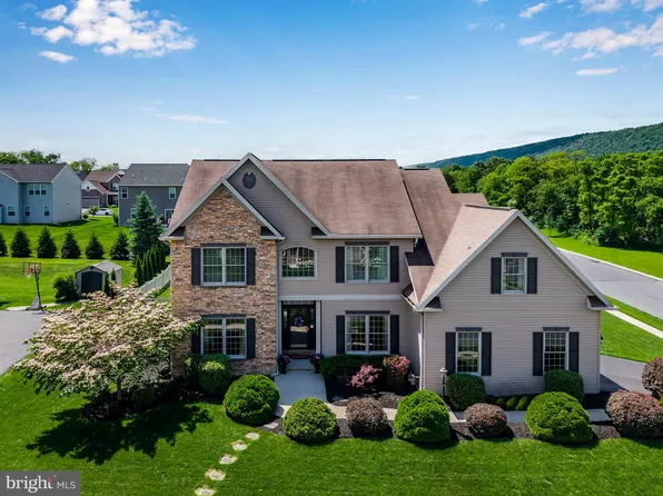 2340 Greenbriar Ln, Enola, PA 17025