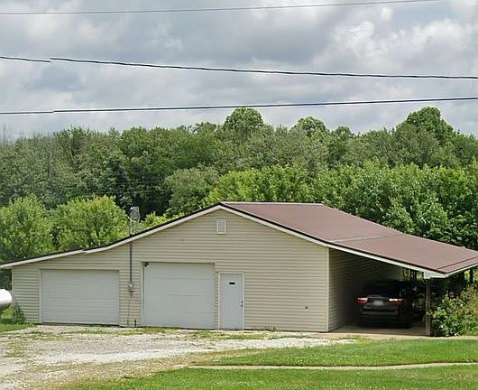3rd image of 949 Commercial Ave SW