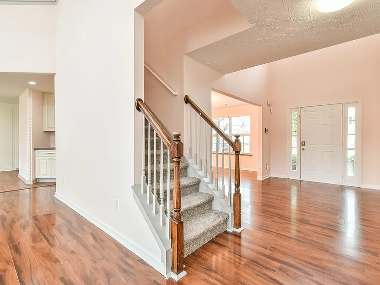 778 Roxholly Ln — Photo 6