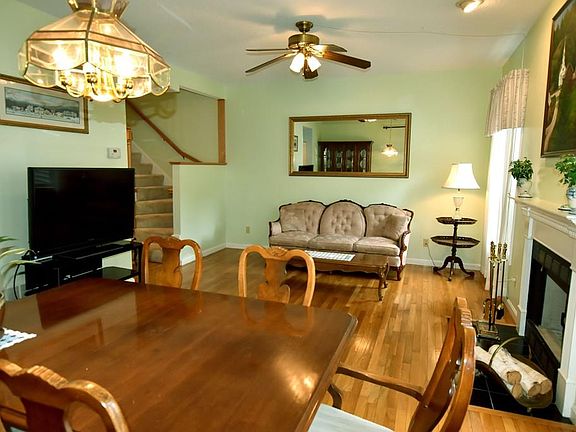 3rd image of 68 Villagewood Dr