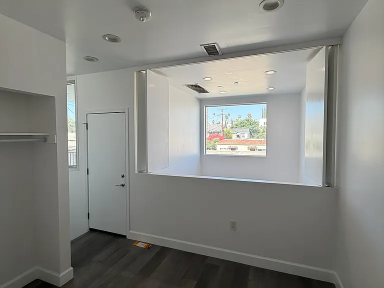 4557 Rosewood Ave #7 — Photo 5