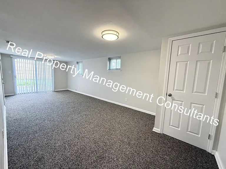 9333 Ballentine St — Photo 17
