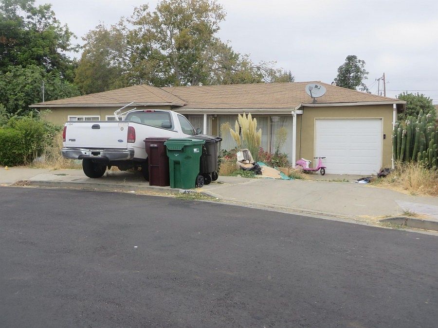 1st image of 473 Pamela Ct