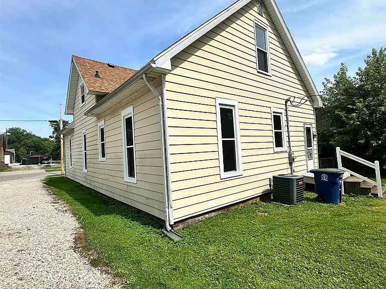 235 S Seminary St — Photo 35