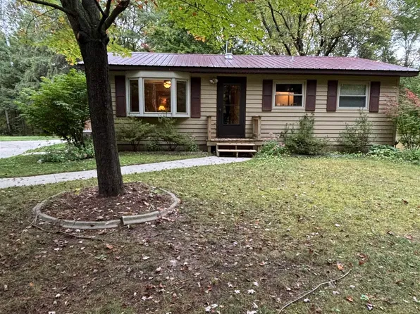 3702 W Berry Rd, Sterling, MI 48659