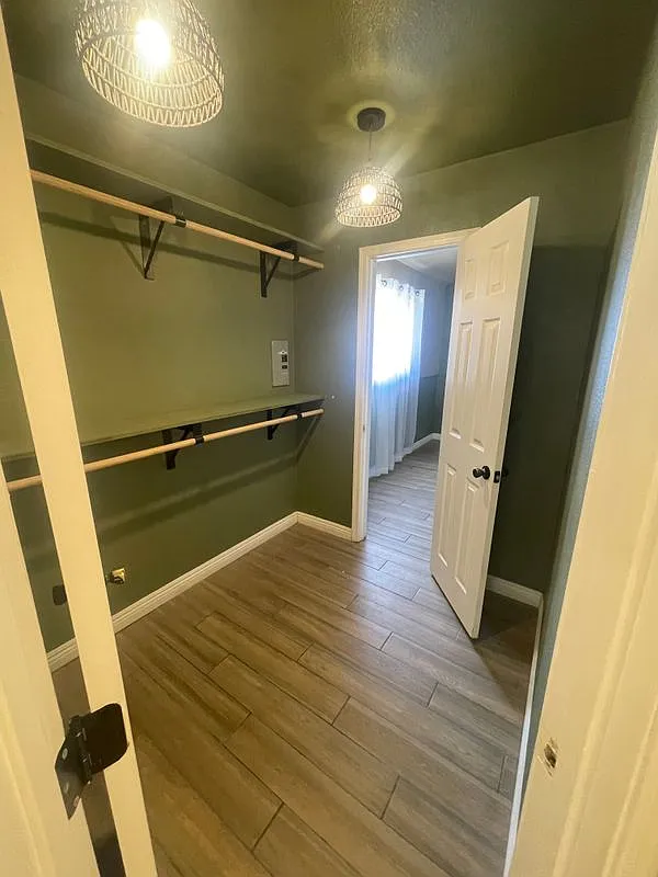 2 bed, 1.0 bath, 700 sqft, $1,800 — Photo 4