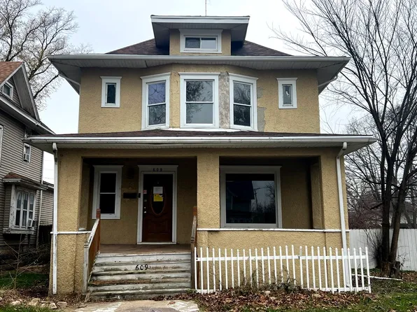 609 S Wildwood Ave, Kankakee, IL 60901