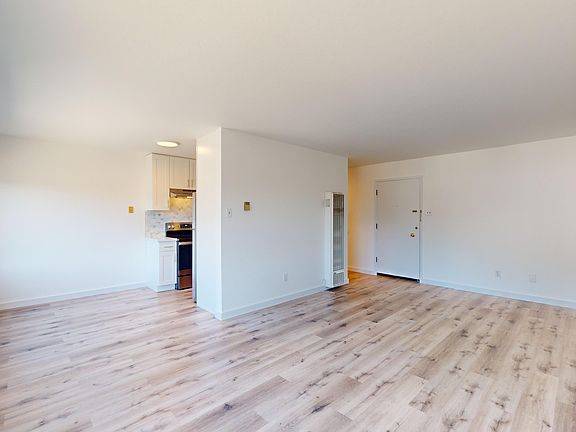 3rd image of 975 Burnett Ave #16