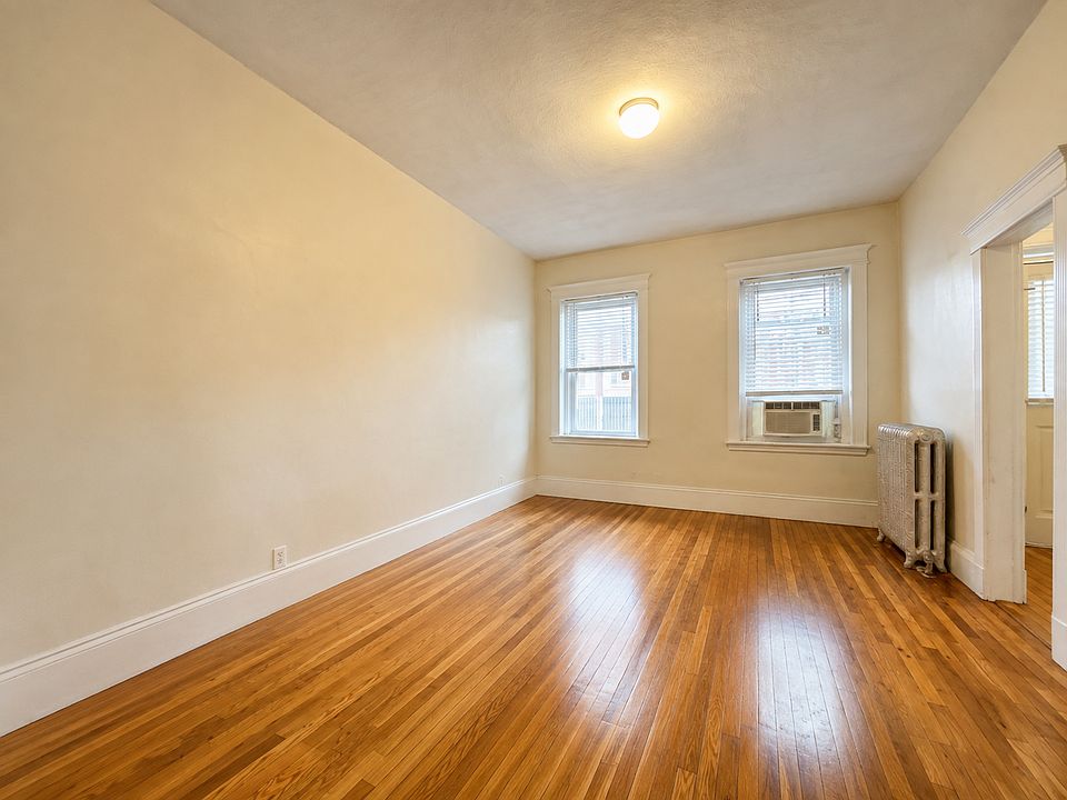 1st image of 1330 Commonwealth Ave APT 4
