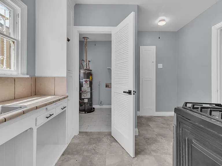 1441 W 53rd St — Photo 18