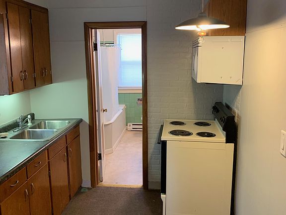 3rd image of 1038 College St N APT 3