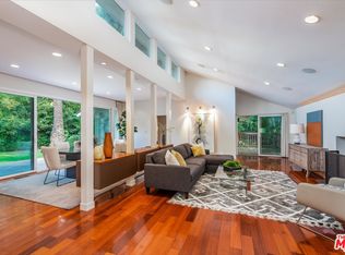 244 S Canyon View Dr, Los Angeles, CA 90049