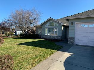 246 Meadowbrook Dr, Central Pt, OR 97502