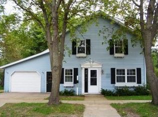 501 S State St, Waupaca, WI 54981