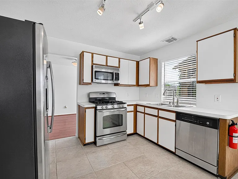 1806 Oak Ridge Dr — Photo 16