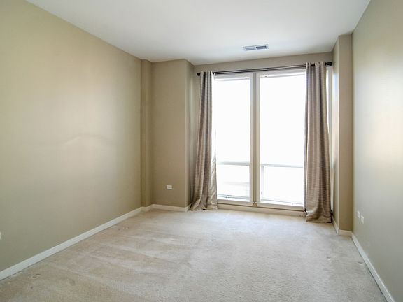 5th image of 600 W Drummond Pl APT 309