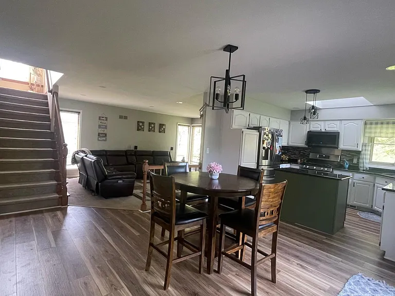 1027 Congress Dr — Photo 7