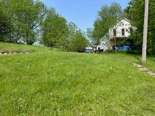 103 N Main St, Zwingle, IA 52079