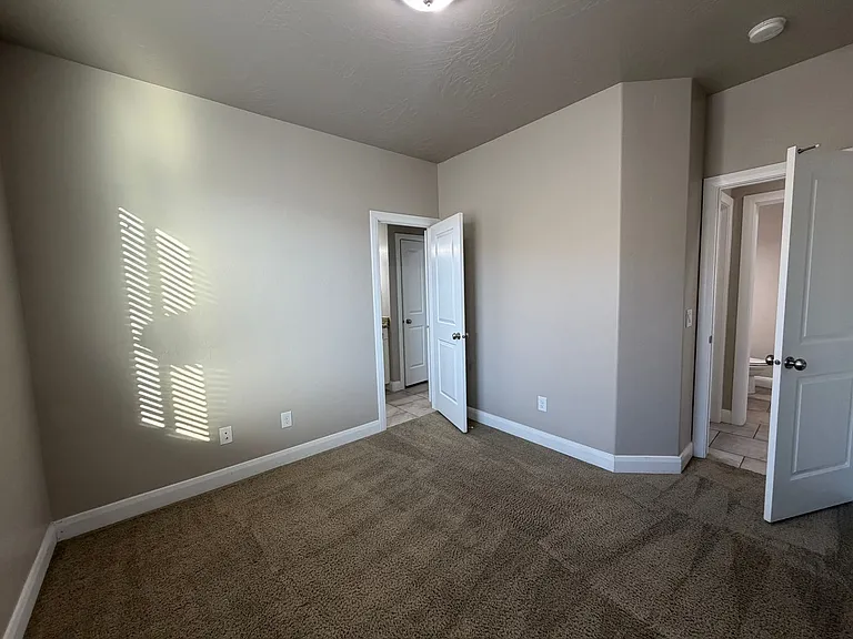 469 E Barcelona Dr — Photo 21