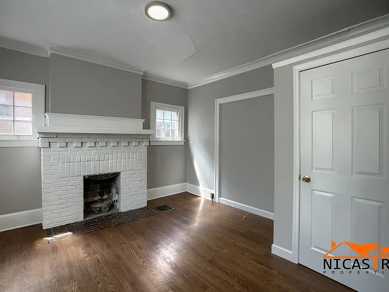 2072 Indianola Ave — Photo 8