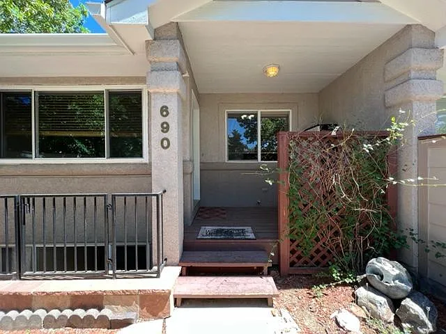 Building Photo - 690 Ridge View Dr