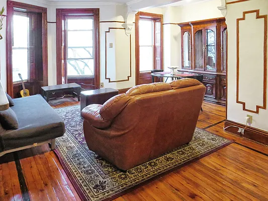 Rented by Book A Broker | media 25