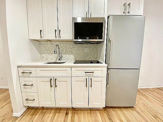 3rd image of 90 Greenwich Ave APT 1