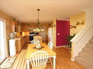5th image of 690 Washington Ct