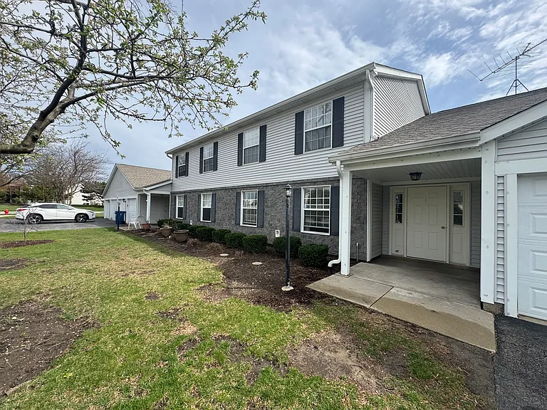 370 Wilmington Dr #D2 — Photo 1