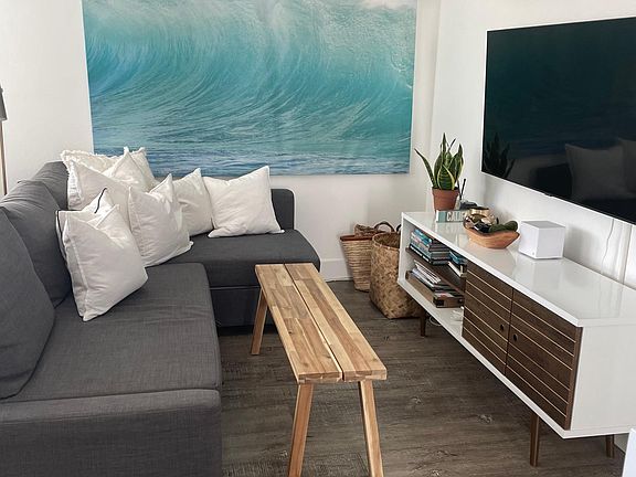 Sofa pulls into queen bed , linens provided in chaise . Smart TV to stream Content
