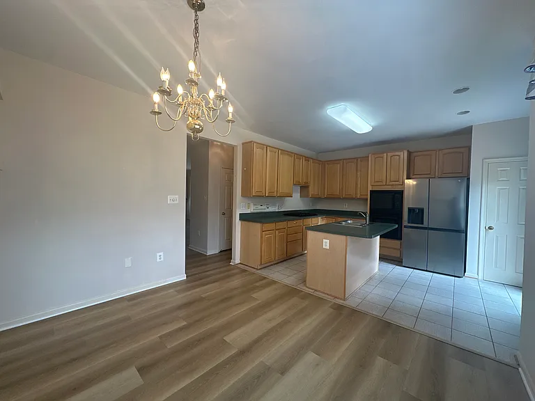 8359 Regal Oak Ct — Photo 16