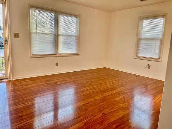 4th image of 1037 Hudson Ave