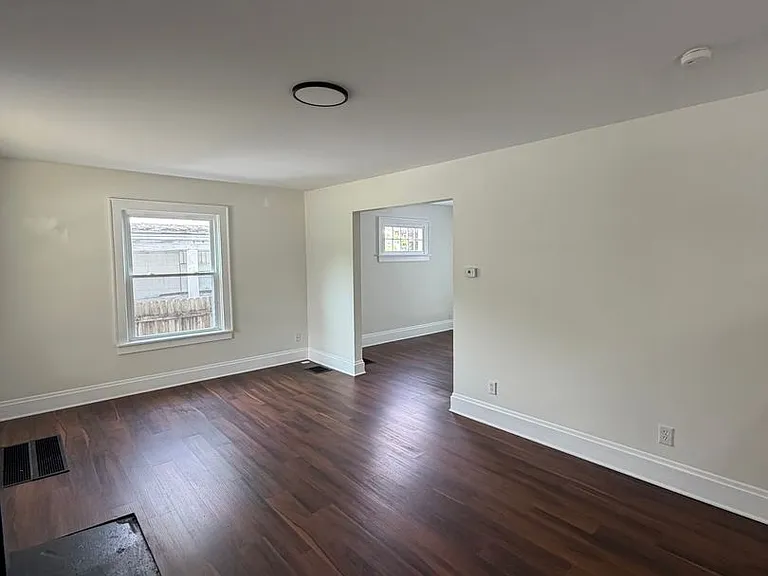 1202 E 20th Ave — Photo 2