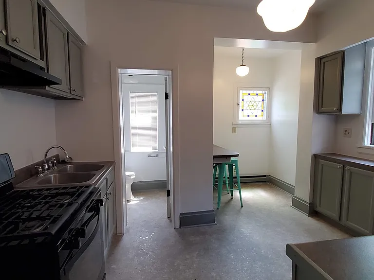 1323 Michigan Ave — Photo 16