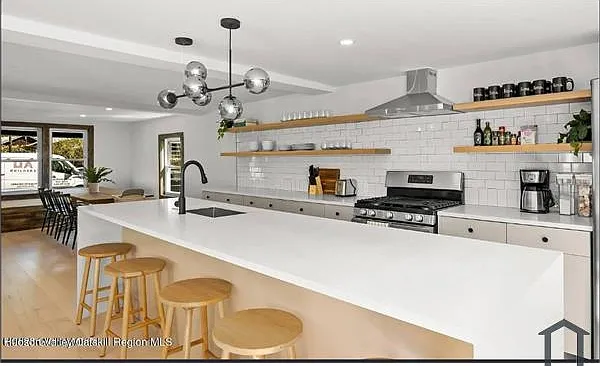 6 bed, 2000 sqft, $4,943 — Photo 4