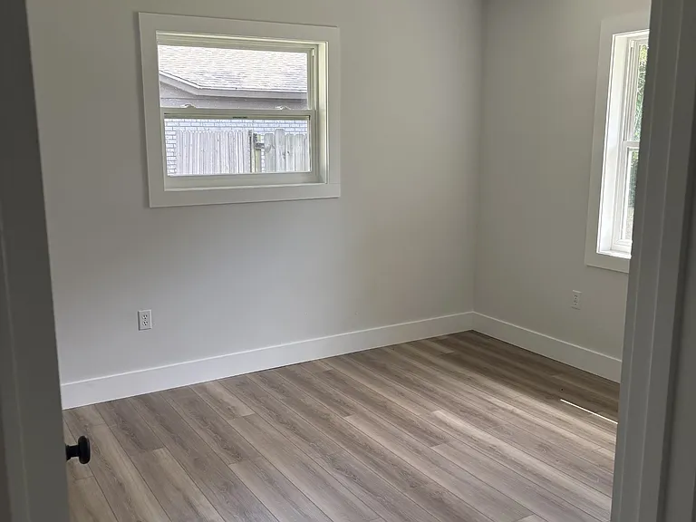 1004 Wilson Dr — Photo 17