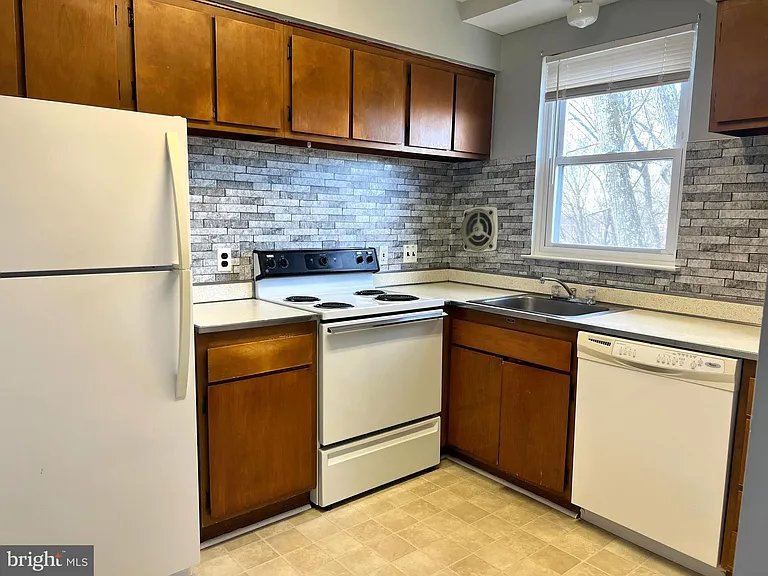 333 Lacey Ave #B8 — Photo 7