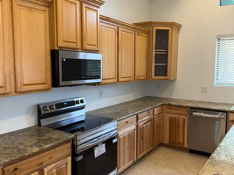 4542 N 111th Dr — Photo 31