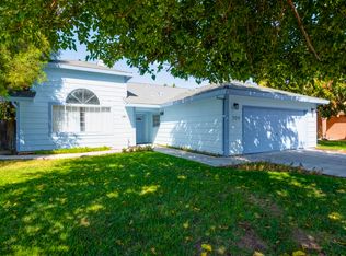 300 Crescent Dr, Los Banos, CA 93635