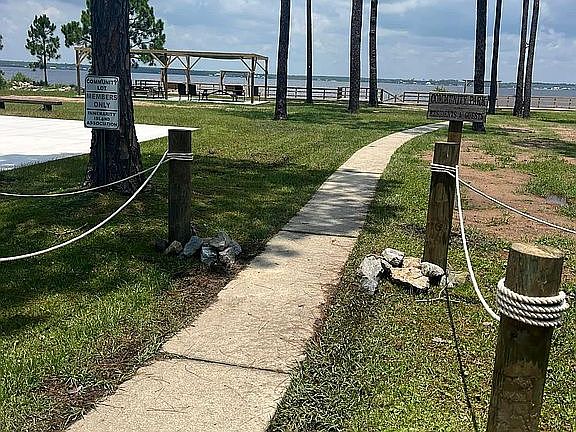 Neighborhood waterfront park