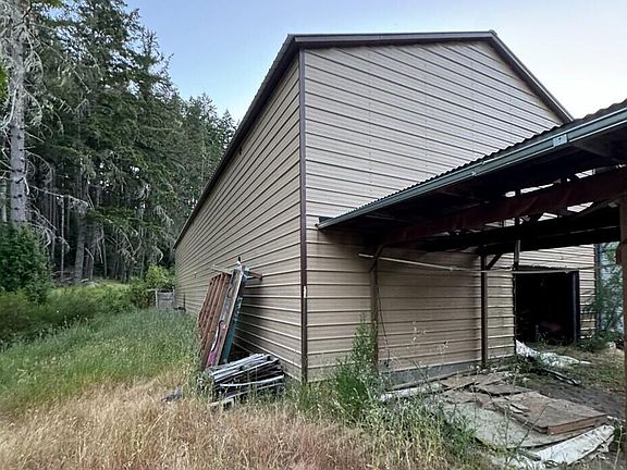 3rd image of 22525 Alderpoint Rd