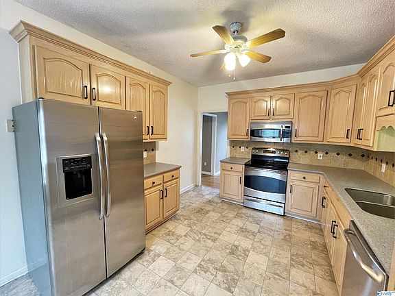 5th image of 104 Centennial Dr