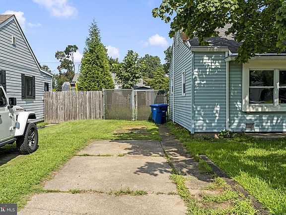 4th image of 418 Iowa Ave