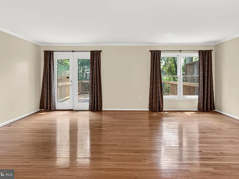 5719 Oakshore Ct — Photo 9