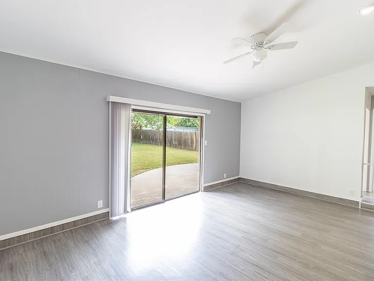 906 Red Cliff Dr — Photo 4