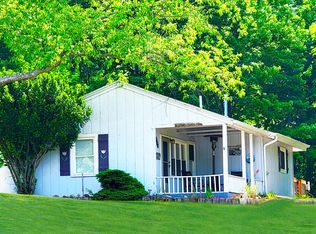 8299 Leecrest Blvd, Onekama, MI 49675